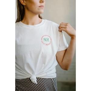 NEW GIRL DANGEROUS ny golf society boyfriend tee in vintage white